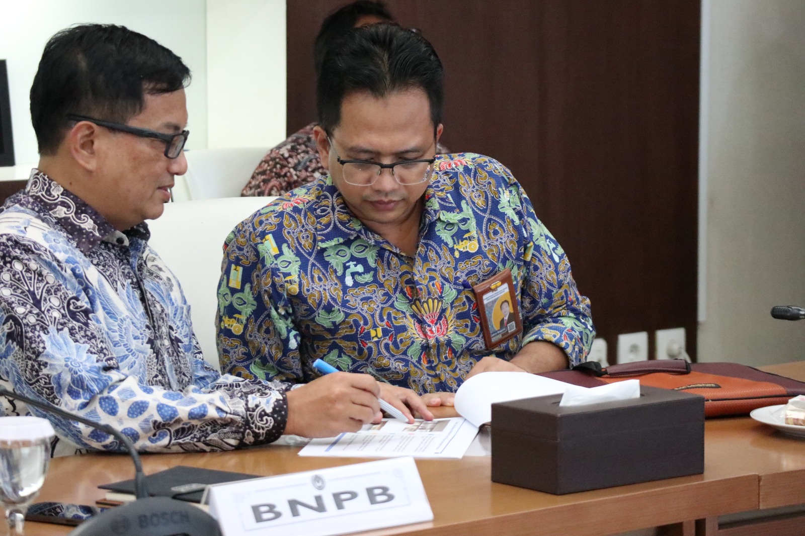 Selanjutnya dalam rapat juga dibahas terkait rencana pemberian bantuan kepada Myanmar untuk penanganan darurat dan pemulihan pascabencana siklon tropis Mocha. Pemerintah Indonesia akan memberikan dukungan berupa logistik dan peralatan senilai kurang lebih 7 miliar rupiah dan akan diberangkatkan pada 26 Juni 2023 mendatang, Jakarta, Rabu (14/6).